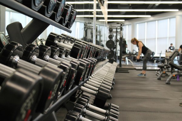 How Can UK Gyms Use Fitness Trackers to Improve Member Retention?